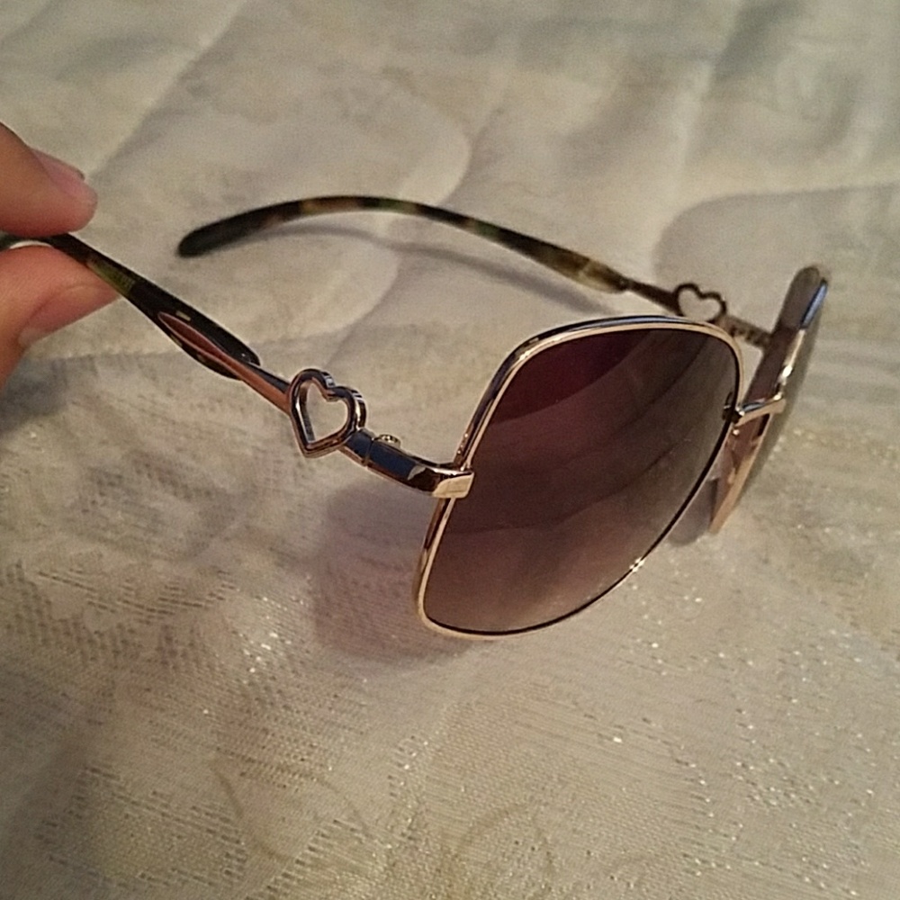 Tan/Dark Juicy Couture sunglasses